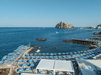 Bagno Antonio - Spiaggia Ristorante a Ischia - Beach Restaurant in Ischia — foto 3