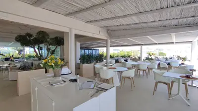 White Beach Club by Arturo Neumann — numana, Marche