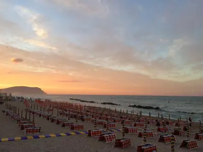 The Lighthouse Seaside Restaurant and pizzeria — porto recanati, Marche